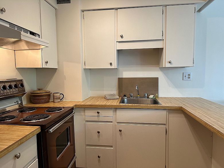 715 1445 Marpole Avenue