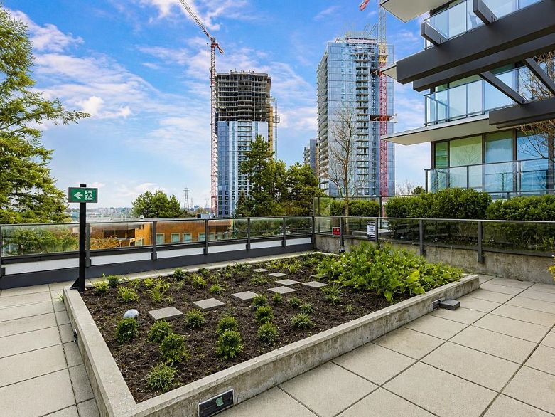 2907 8189 Cambie Street