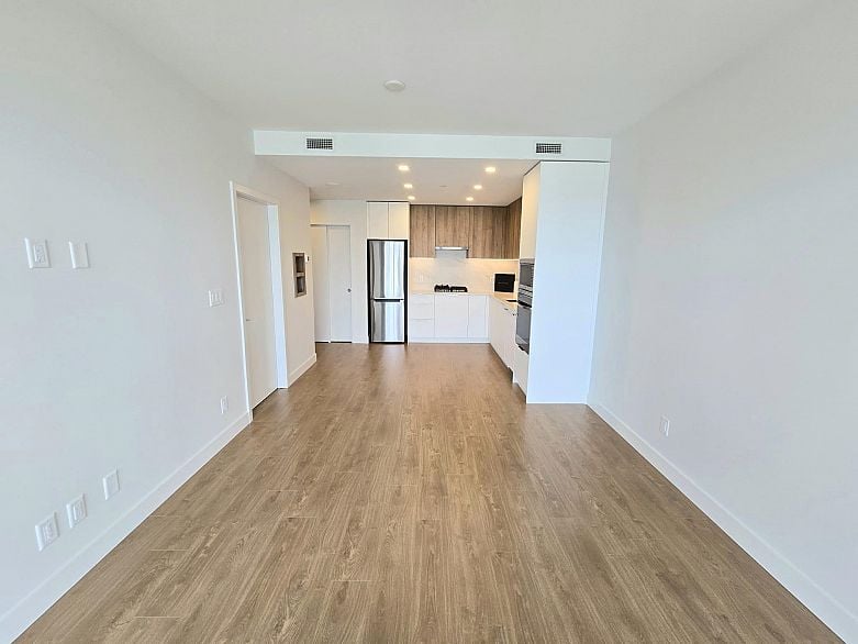 2401 13387 OLD YALE ROAD, Surrey BC V3T 0V6