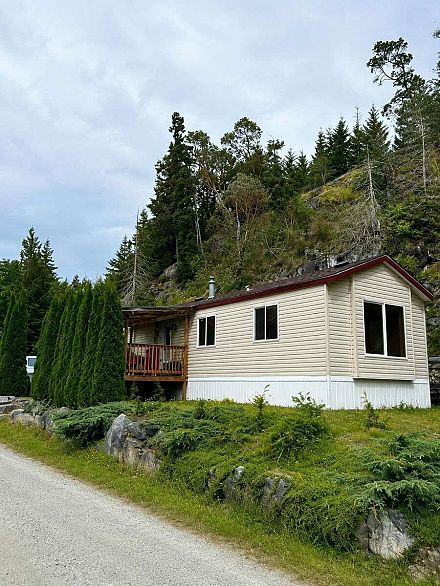 15 7668 Sunshine Coast Highway