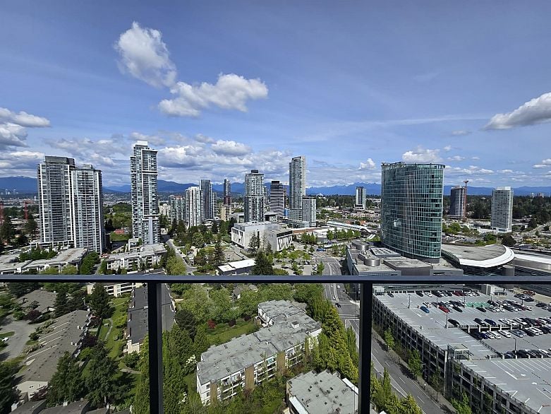 2401 13387 OLD YALE ROAD, Surrey BC V3T 0V6