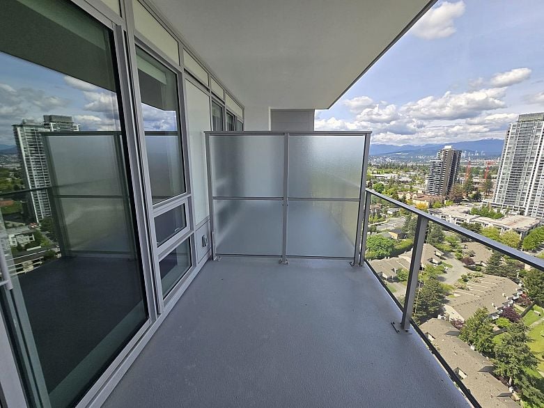 2401 13387 OLD YALE ROAD, Surrey BC V3T 0V6