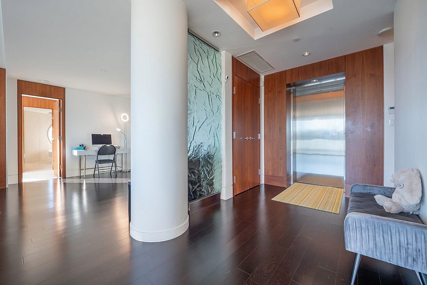 306 1560 Homer Mews