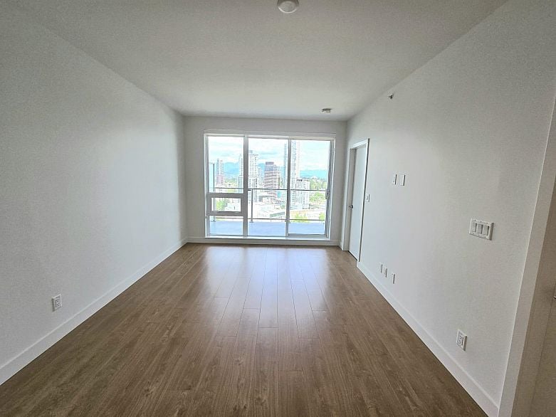 2401 13387 OLD YALE ROAD, Surrey BC V3T 0V6