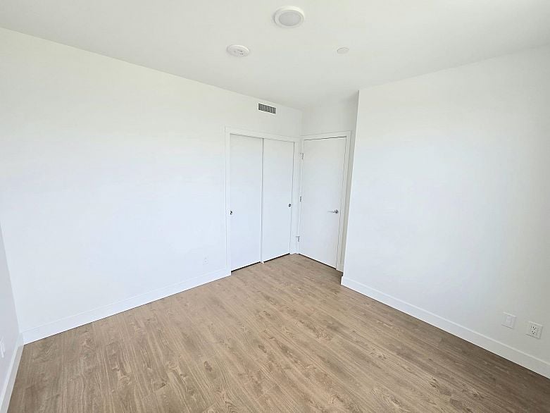 2401 13387 OLD YALE ROAD, Surrey BC V3T 0V6
