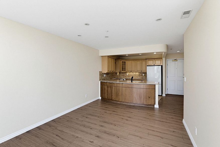 406 525 Wheelhouse Square