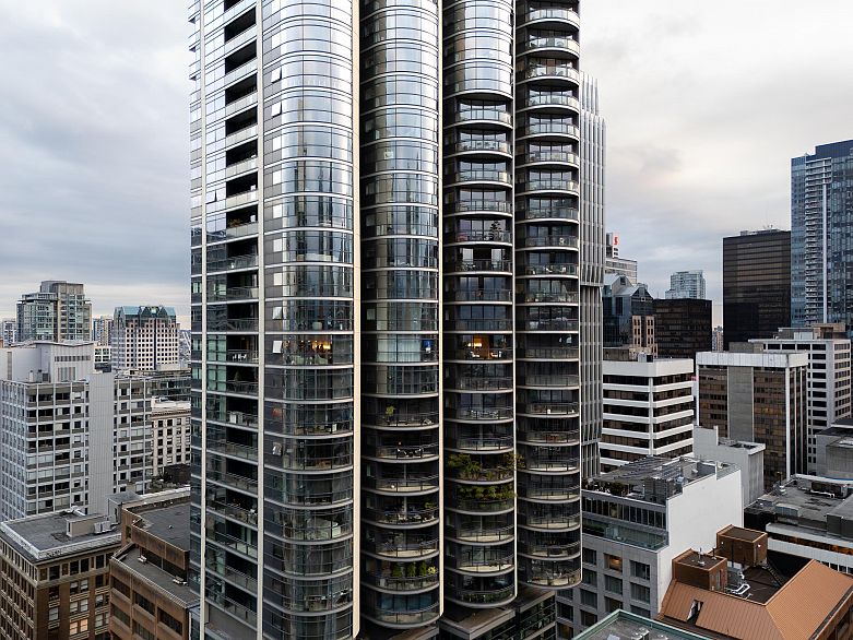 2604 838 W Hastings Street