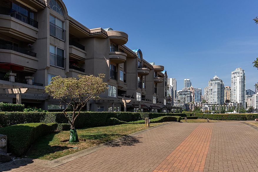 406 525 Wheelhouse Square