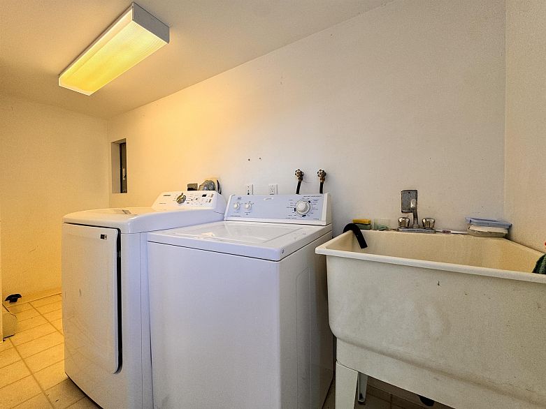 Lower 120 SPRINGER AVENUE, Burnaby BC V5B 3K3