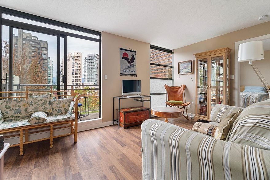 306 1688 Robson Street
