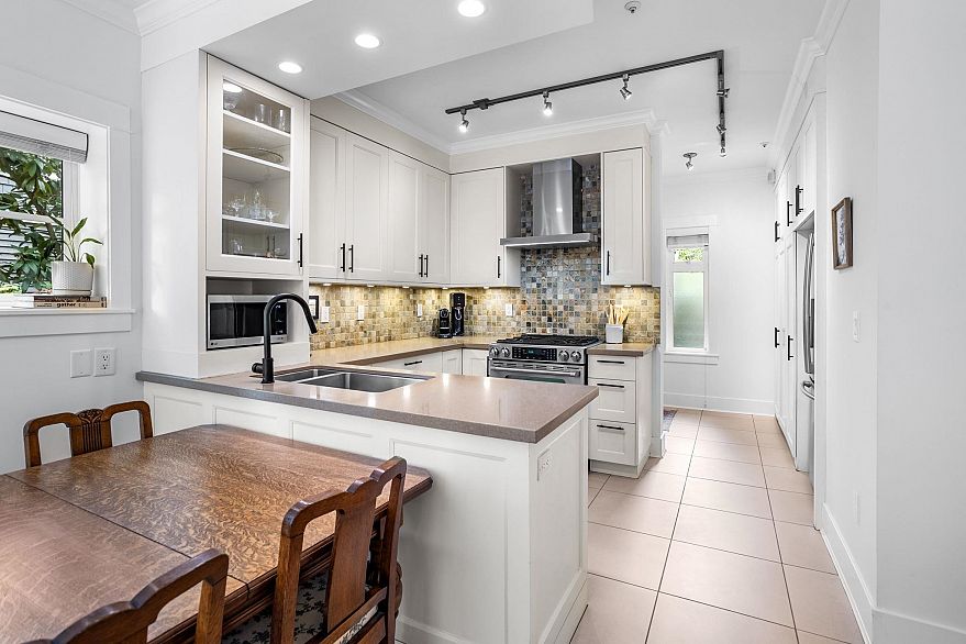158 W 14th Avenue