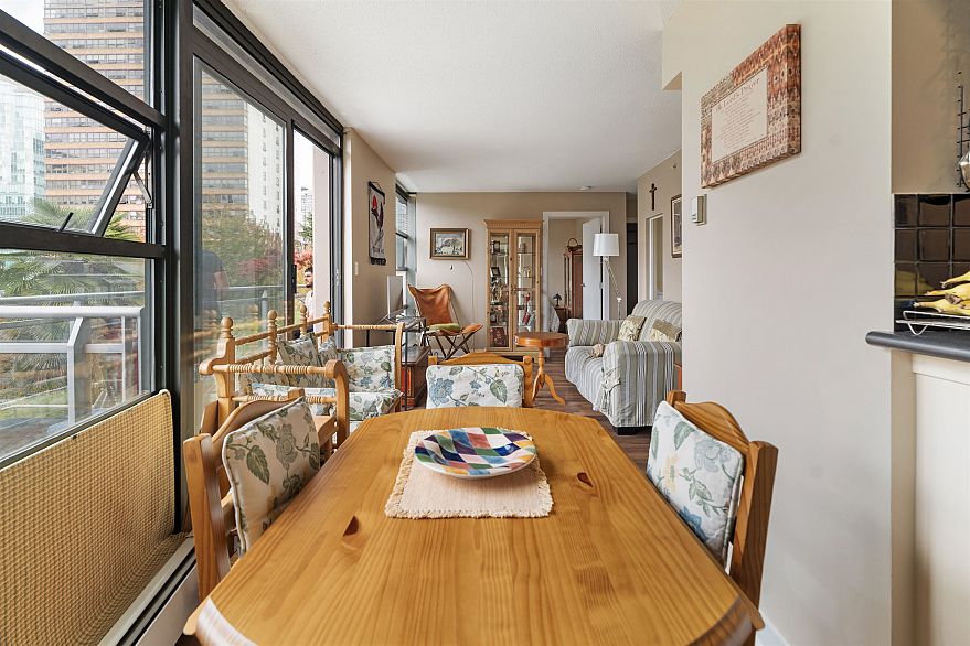 306 1688 Robson Street