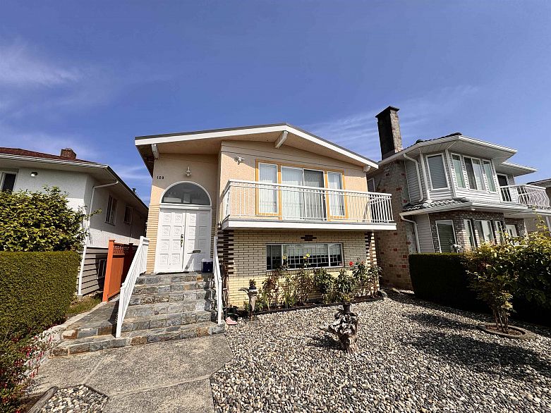 Lower 120 SPRINGER AVENUE, Burnaby BC V5B 3K3