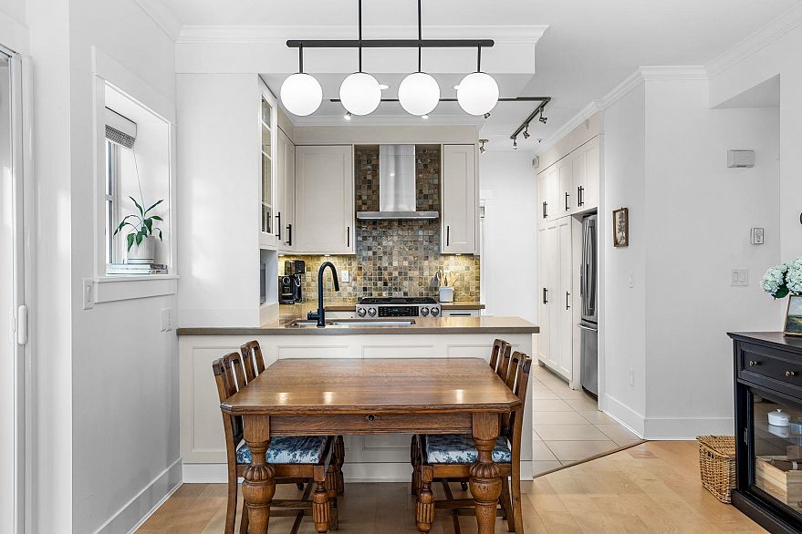 158 W 14th Avenue