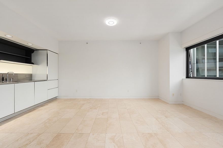 2604 838 W Hastings Street