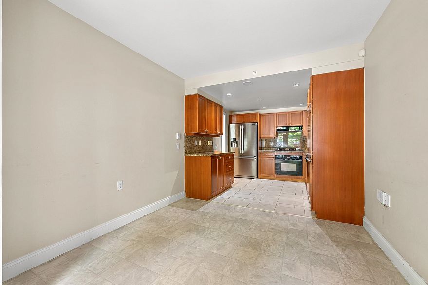 201 638 W 45th Avenue