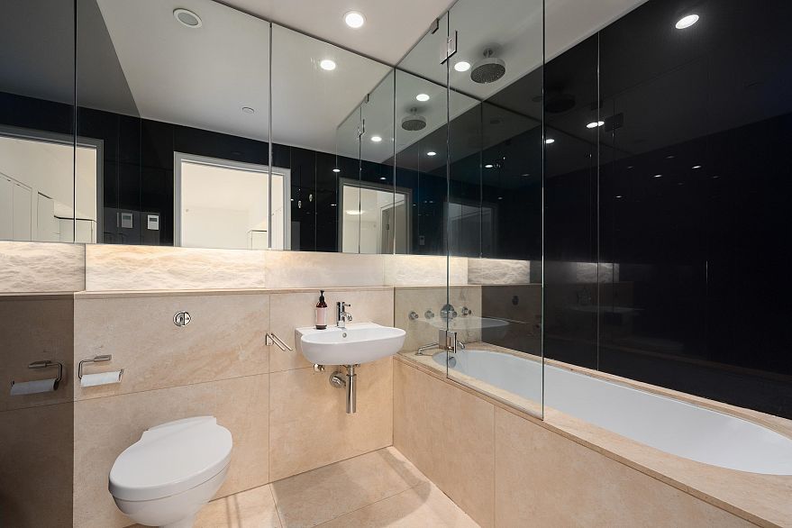 2604 838 W Hastings Street