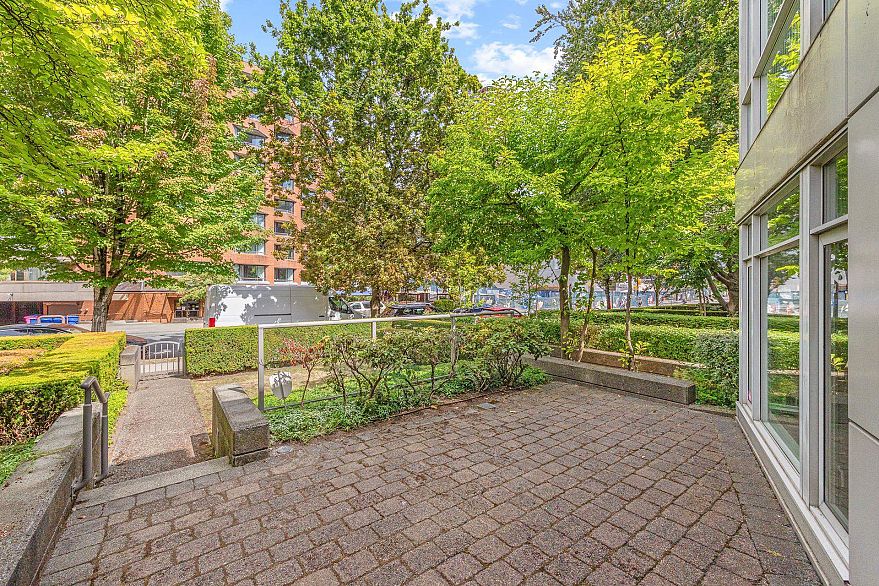 201 638 W 45th Avenue