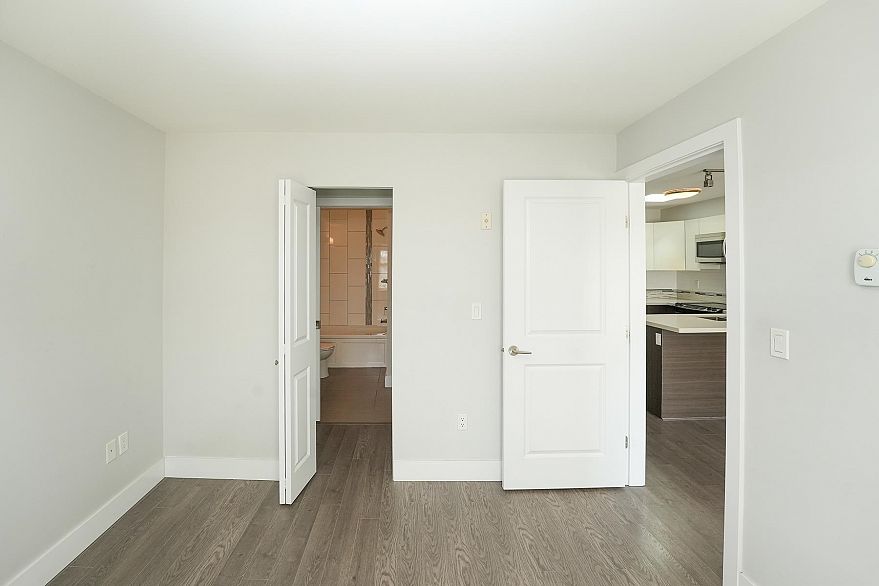 403 2408 E Broadway