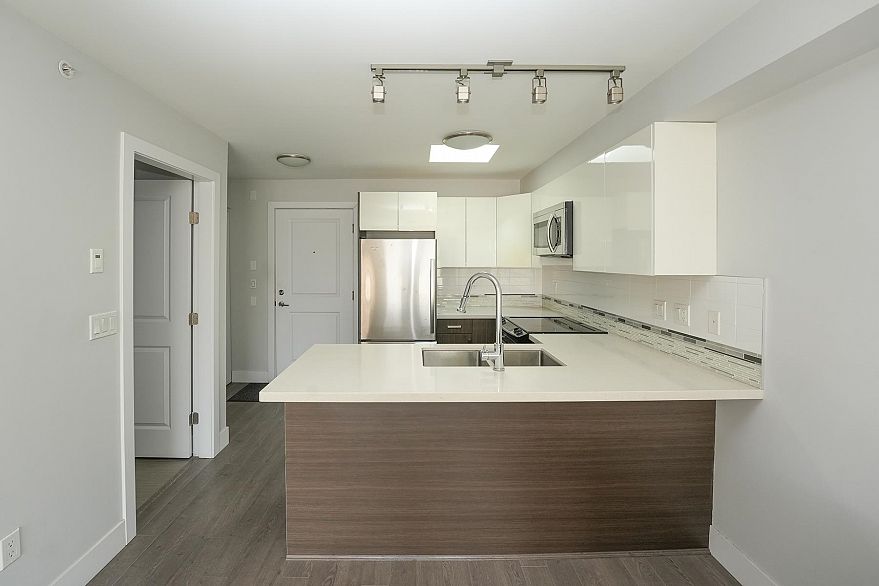 403 2408 E Broadway