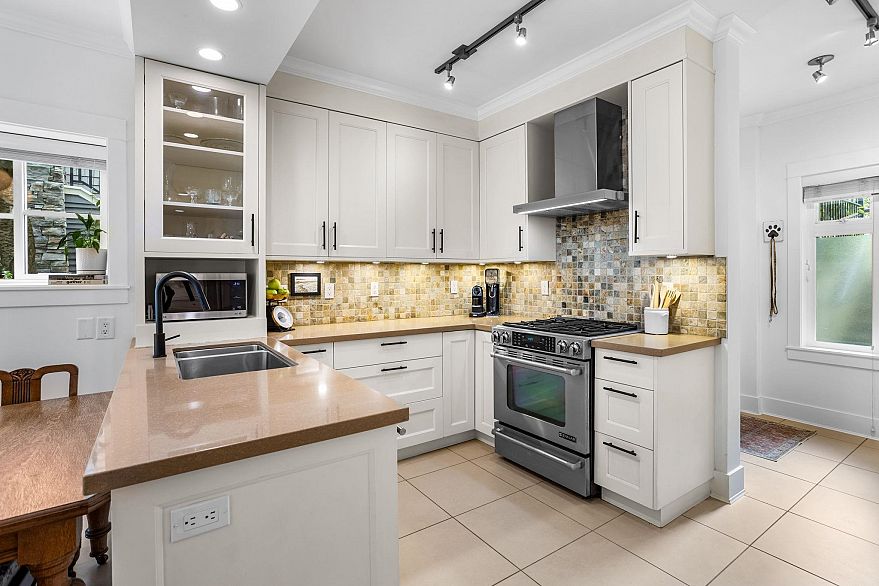 158 W 14th Avenue
