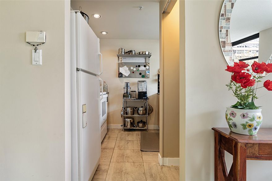 306 1688 Robson Street