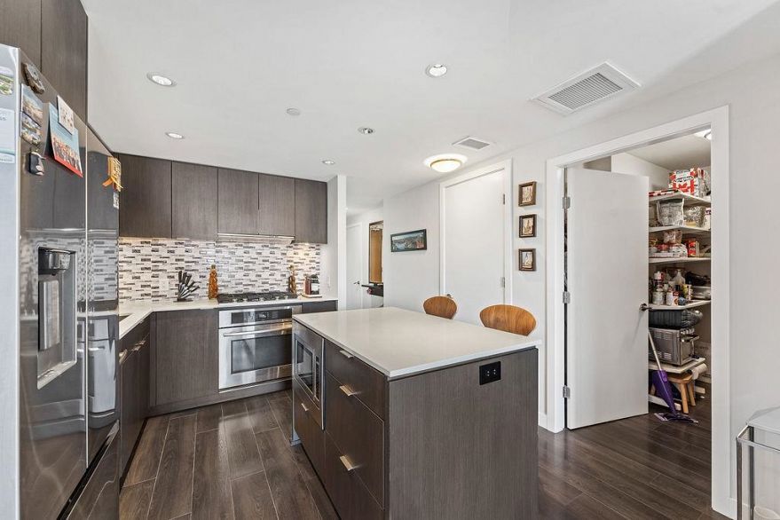 1609 111 E 1st Avenue