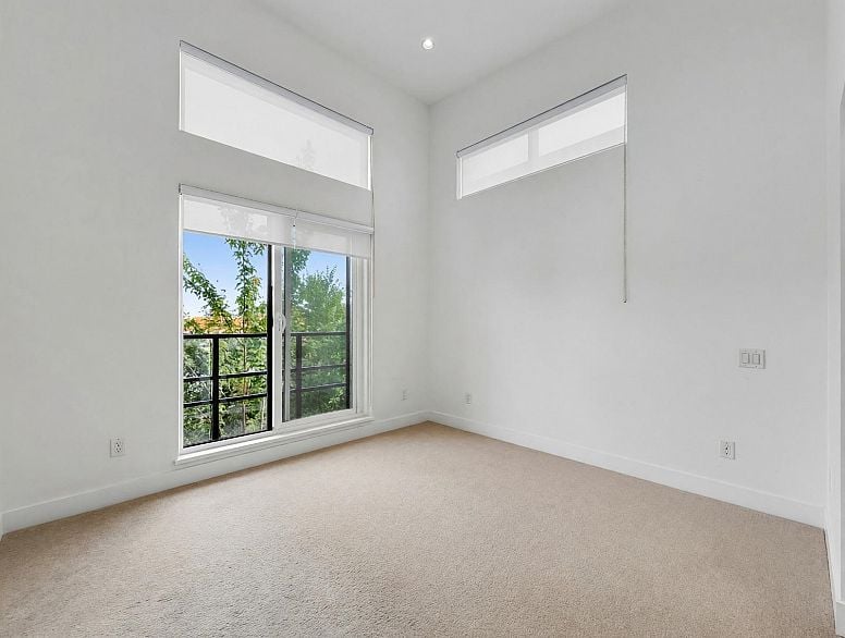 1116 Falcon Drive