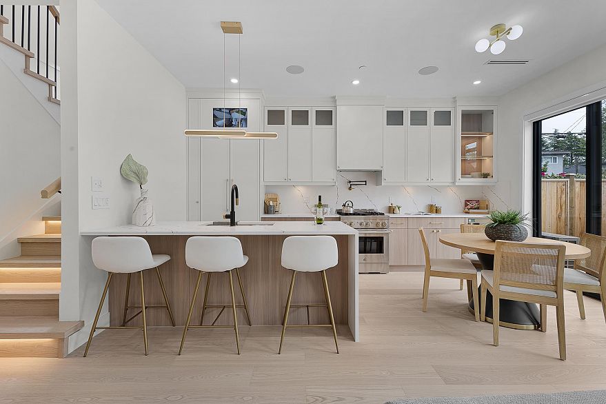 2 182 Ontario Place