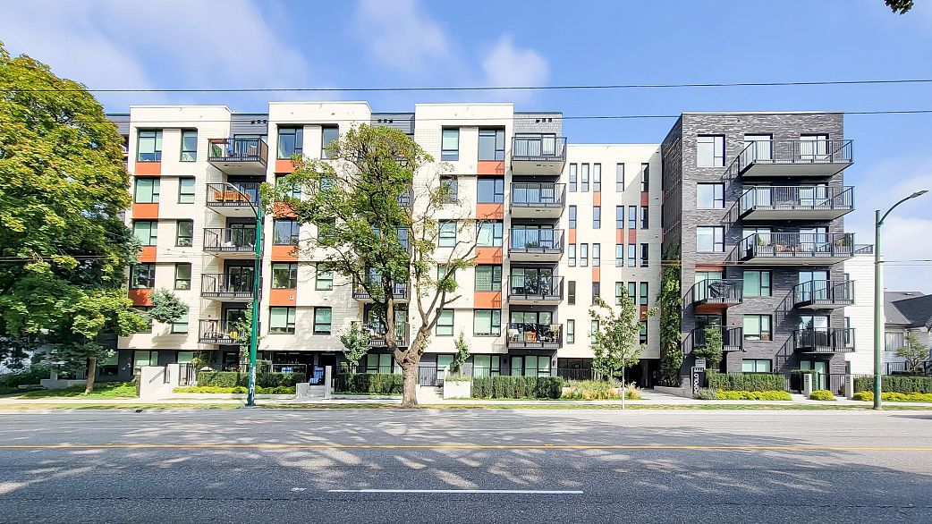 401 2235 E Broadway