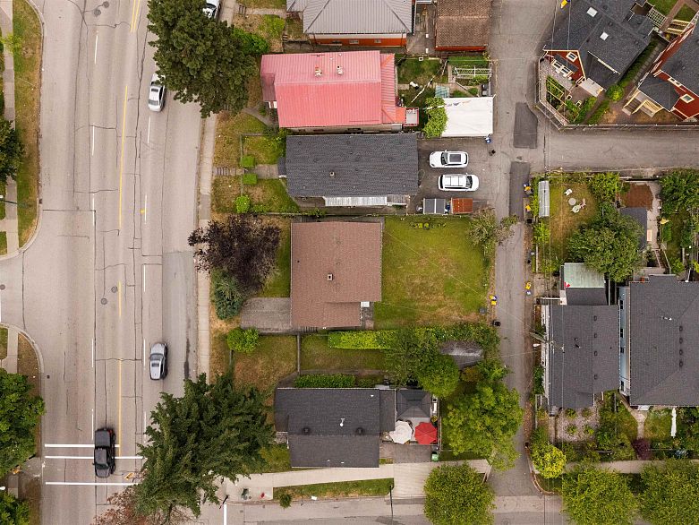 4561 Nanaimo Street