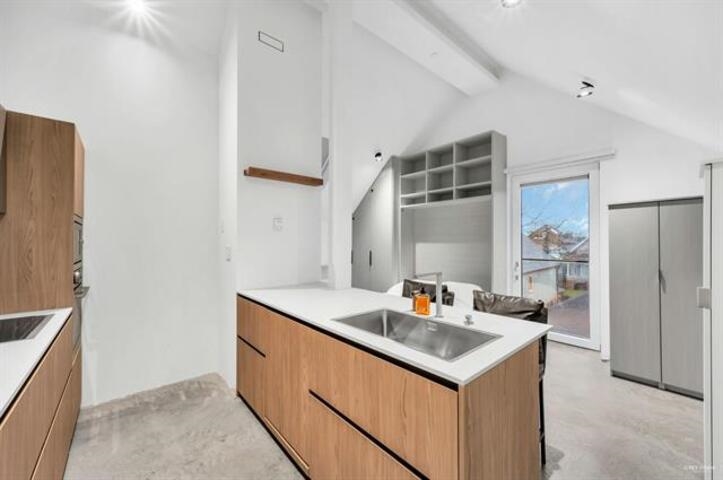 3 829 Keefer Street