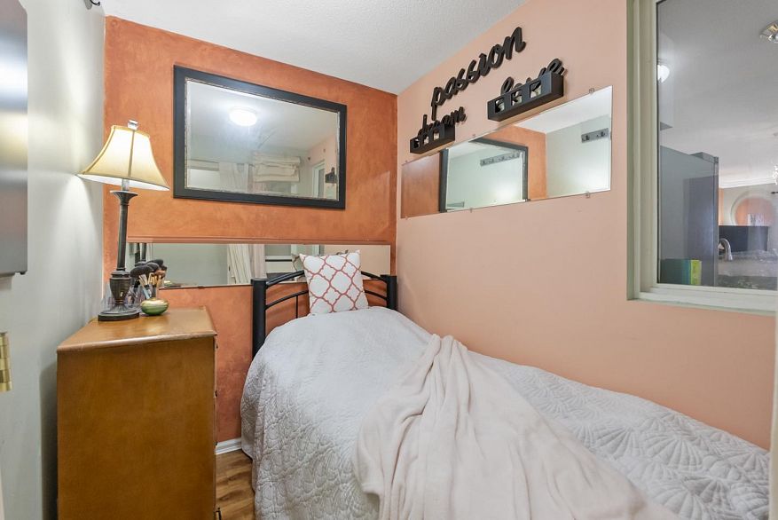 202 868 Kingsway
