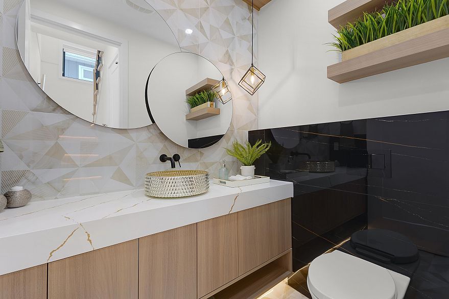 2 182 Ontario Place