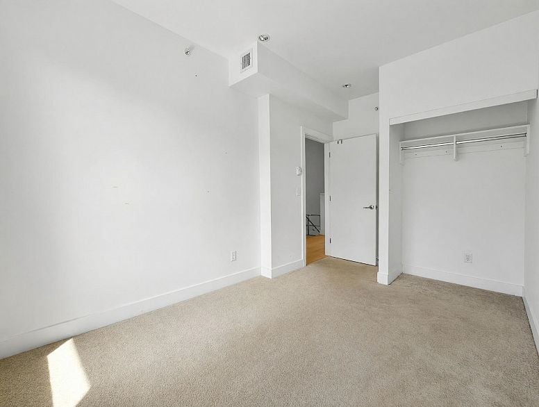1116 Falcon Drive