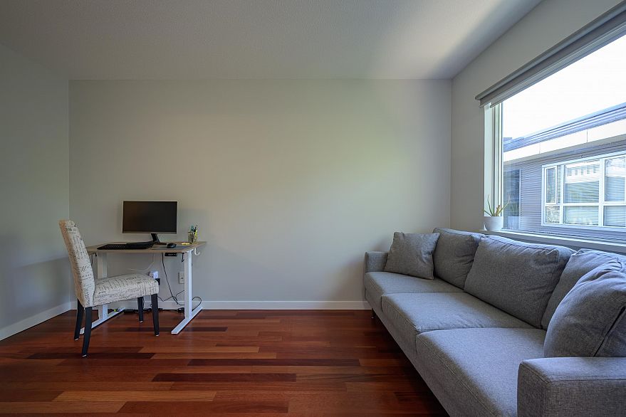 220 676 W 6th Avenue