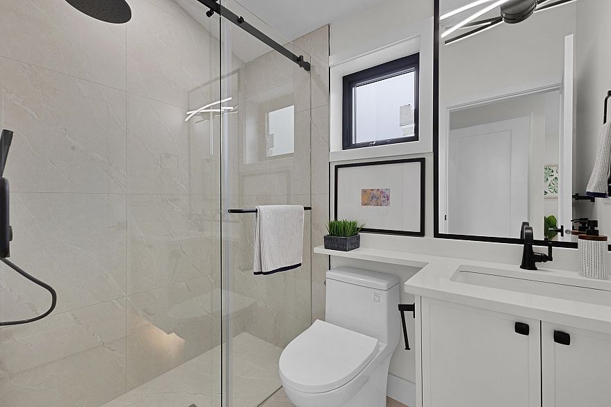1 182 Ontario Place