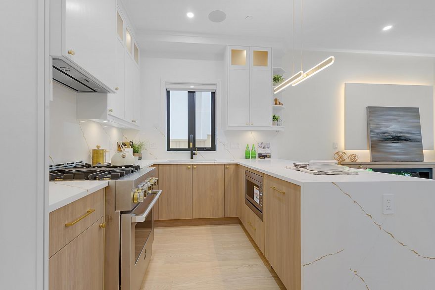 1 182 Ontario Place