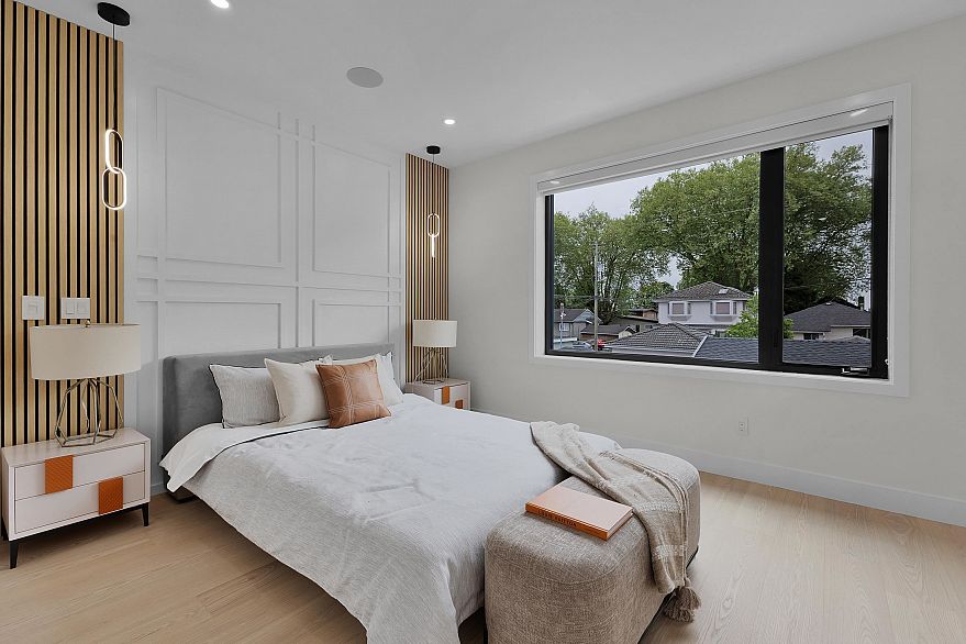 2 182 Ontario Place