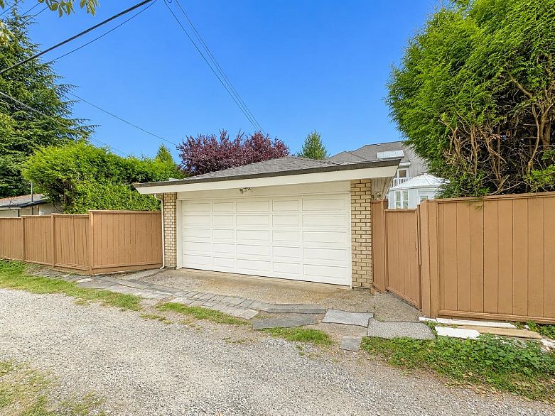 1277 W King Edward Avenue