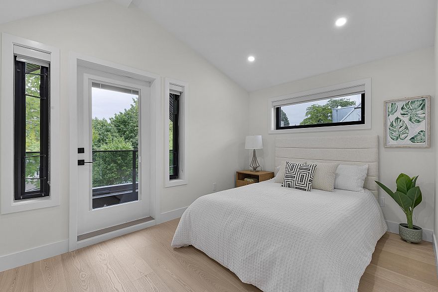 1 182 Ontario Place