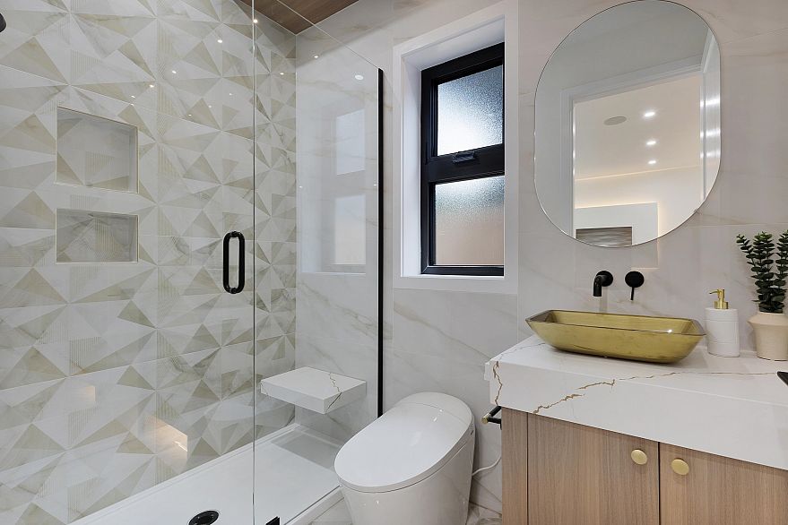 1 182 Ontario Place