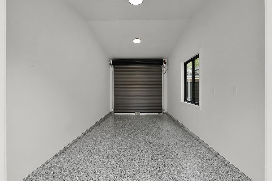 1 182 Ontario Place