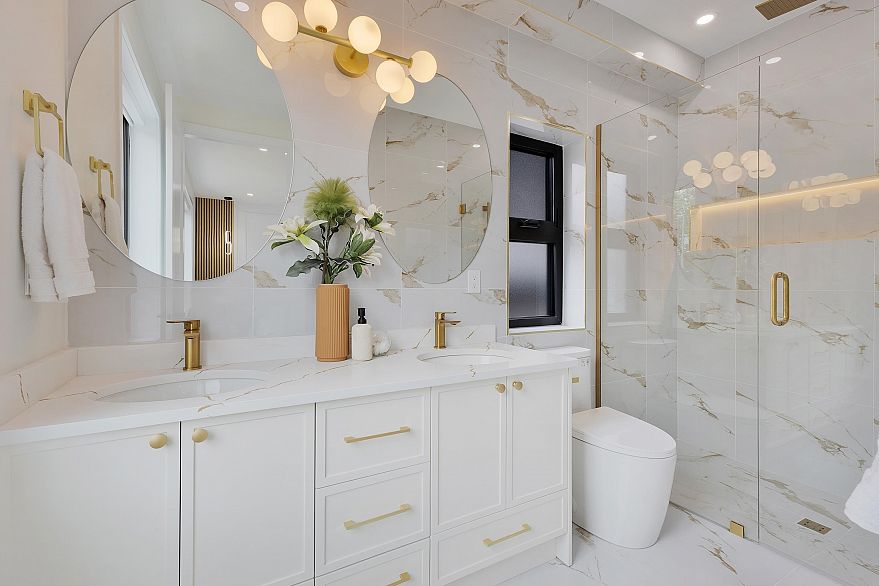 2 182 Ontario Place