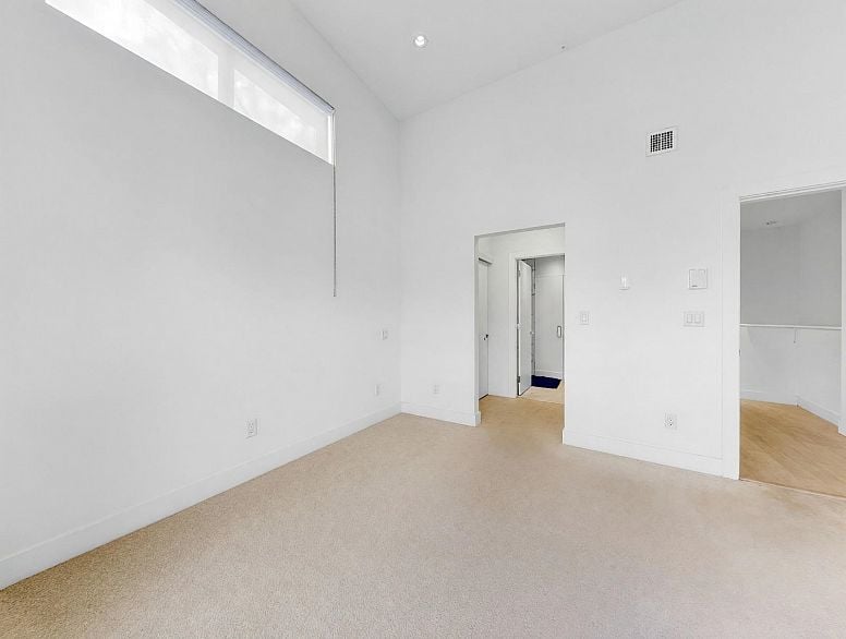 1116 Falcon Drive