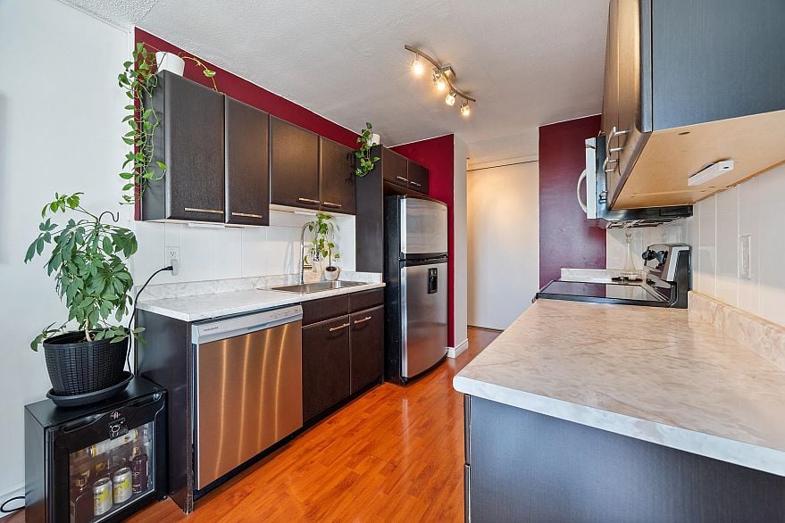 1003 3737 Bartlett Court