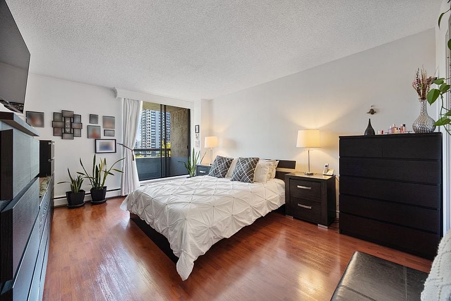 1003 3737 Bartlett Court