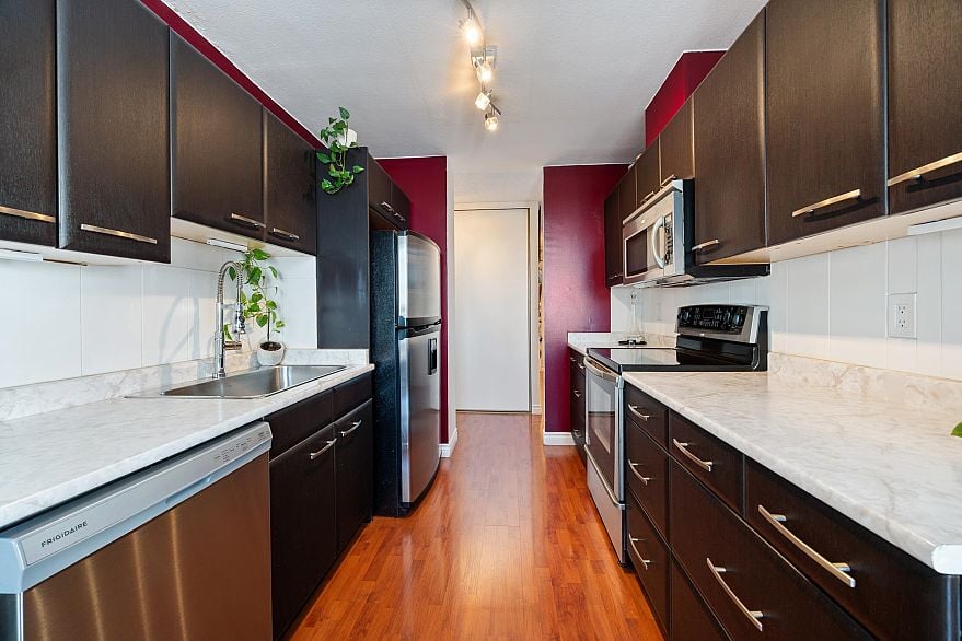 1003 3737 Bartlett Court