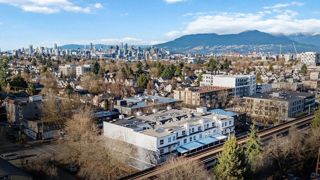 301 2928 Commercial Drive
