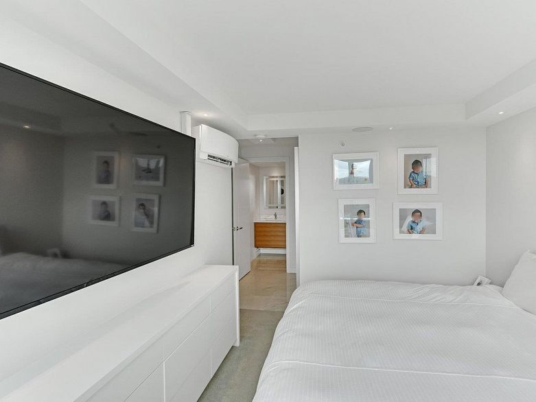 2105 1033 Marinaside Crescent